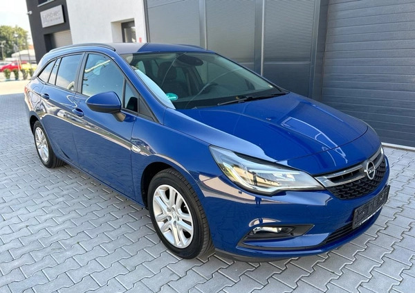 Opel Astra cena 40900 przebieg: 115235, rok produkcji 2018 z Kostrzyn małe 191